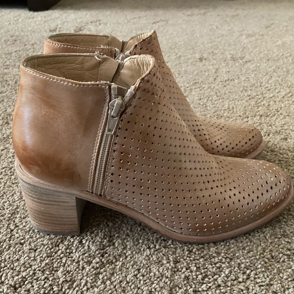 Worn couple of times women’s shoes sz 8